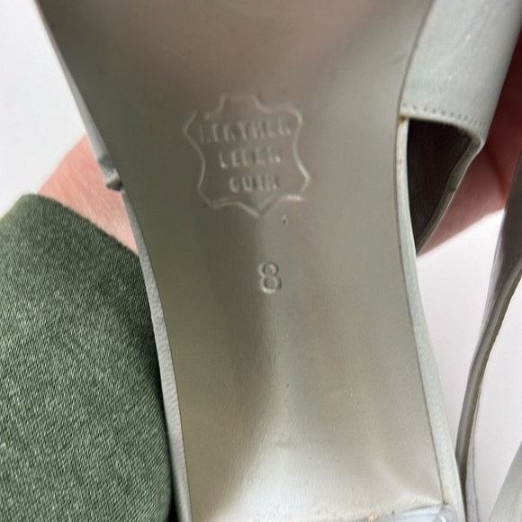 Vintage Charles Jourdan Paris Women's Silver Slingback with Lucite Heels - Picture 9 of 12